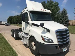 2018 Freightliner T12664ST