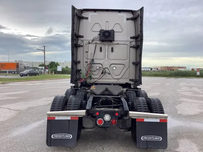 2021 Freightliner Cascadia 126