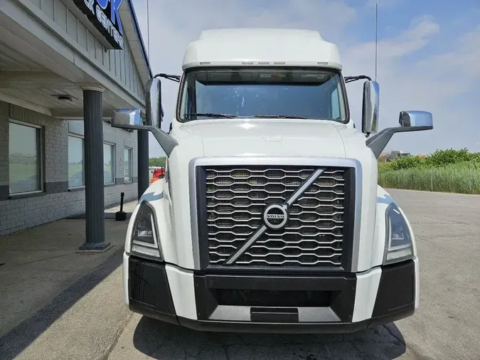 2021 VOLVO VNL64T760
