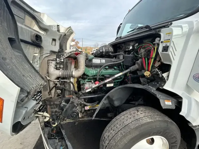 2019 VOLVO VNL64T-300e1defaaaa3f84d7fd9313fca52df07ad