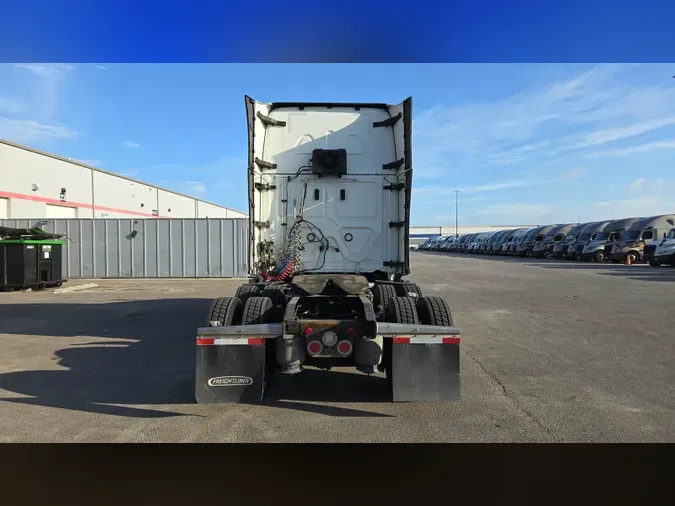 2022 Freightliner Cascadia 126