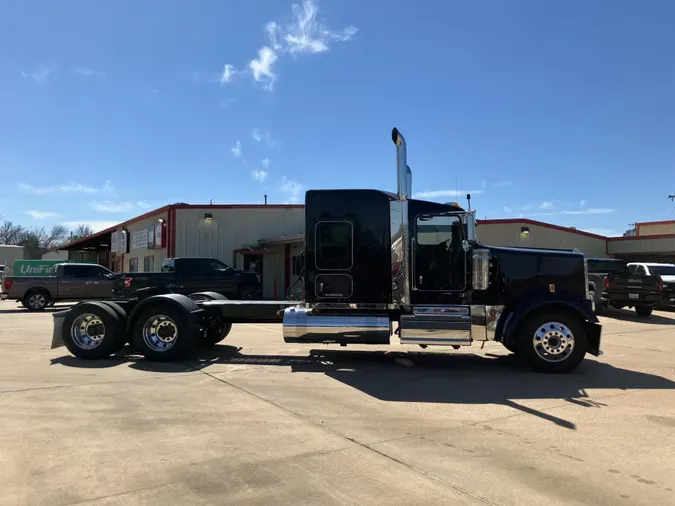 2023 Kenworth W900L