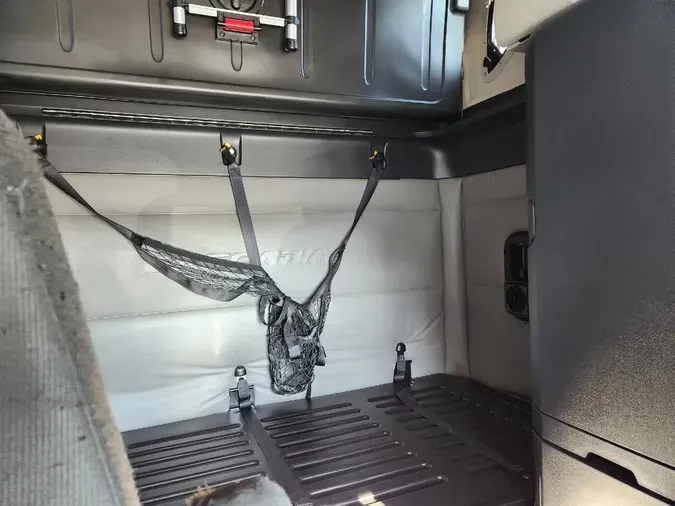 2021 FREIGHTLINER Cascadia 126