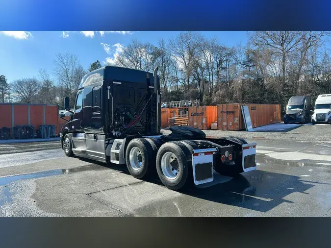 2020 Freightliner Cascadia 126