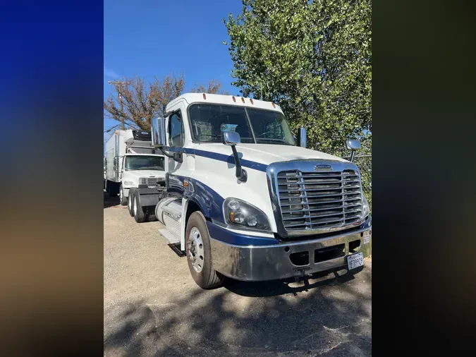 2018 FREIGHTLINER/MERCEDES CASCADIA 125