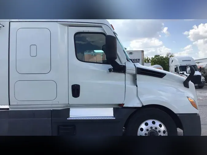2021 Freightliner Cascadia 126
