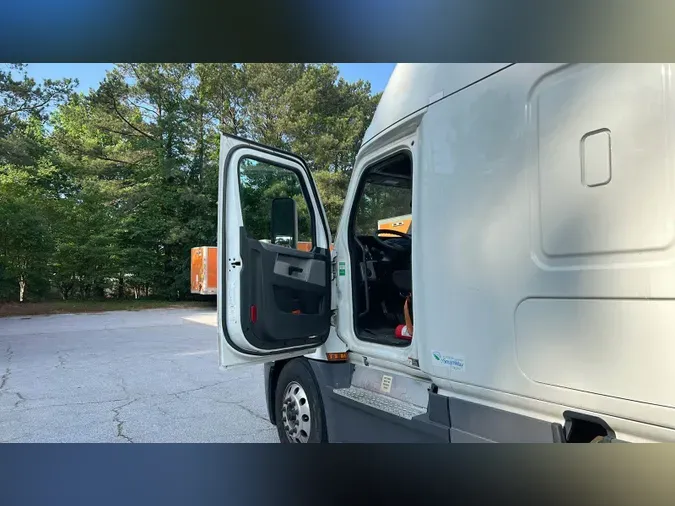 2022 Freightliner Cascadia