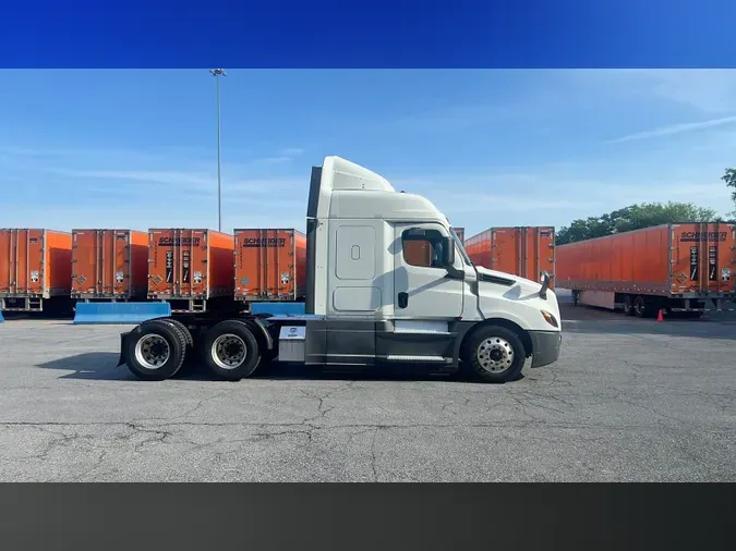 2020 Freightliner Cascadia 126