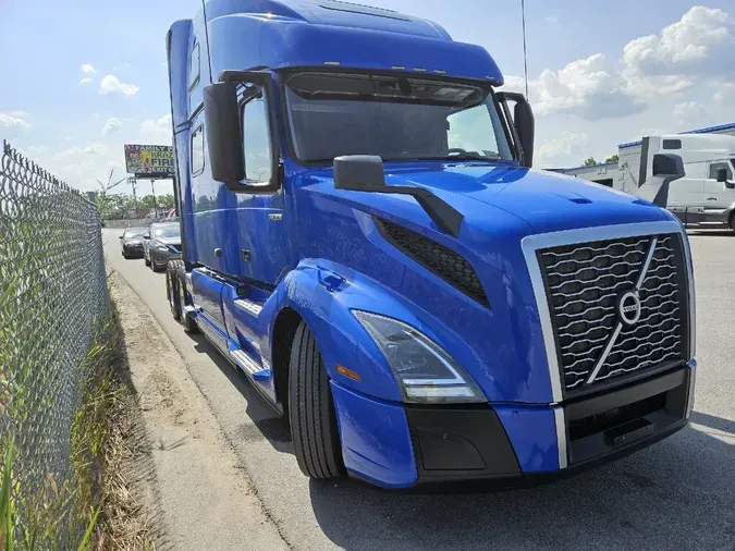 2020 VOLVO VNL64T860