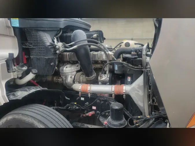 2020 Freightliner Cascadia 126