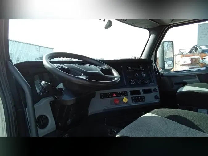 2020 Freightliner Cascadia 126