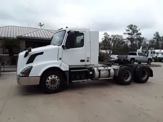 2017 VOLVO VNL64TRACTOR