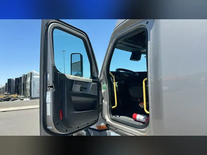 2022 Freightliner Cascadia 126