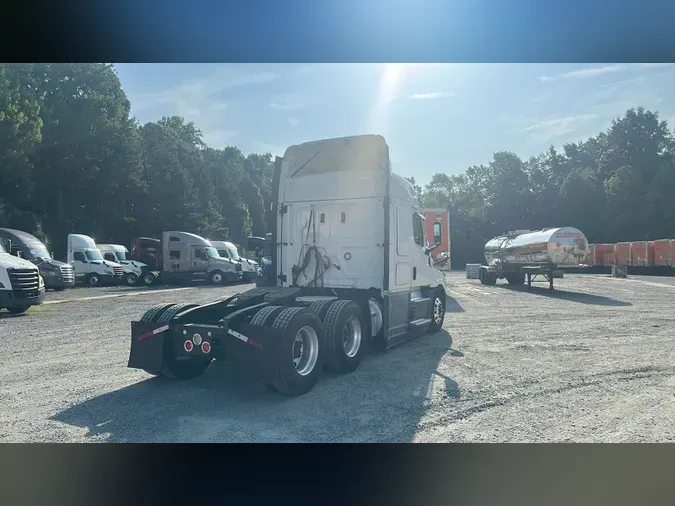 2021 Freightliner Cascadia 126