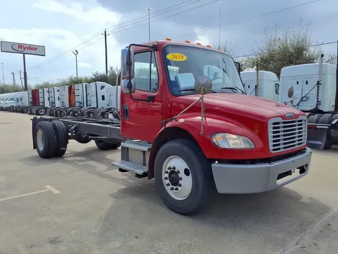 2019 FREIGHTLINER/MERCEDES M2 106