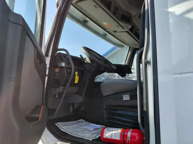 2021 VOLVO VNL64T860