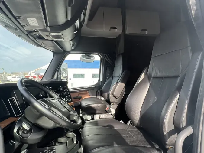 2020 Freightliner Cascadia 126