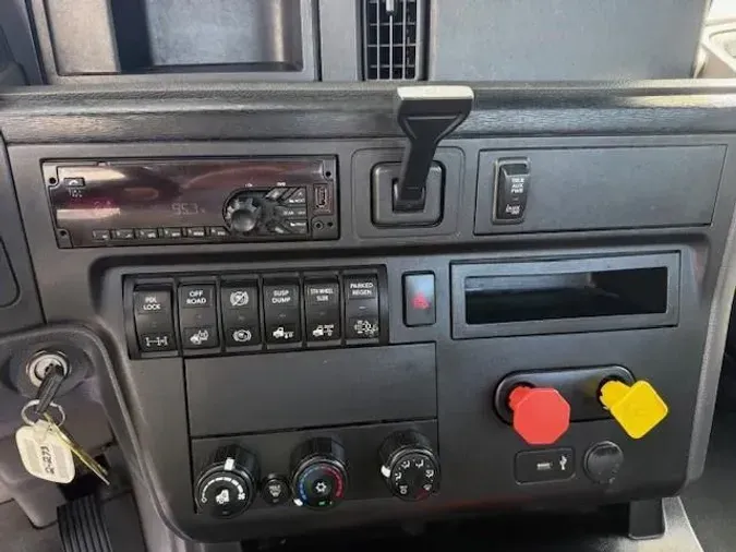 2018 International LT625