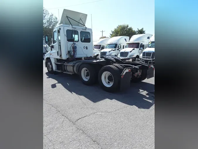 2018 FREIGHTLINER/MERCEDES CASCADIA 125