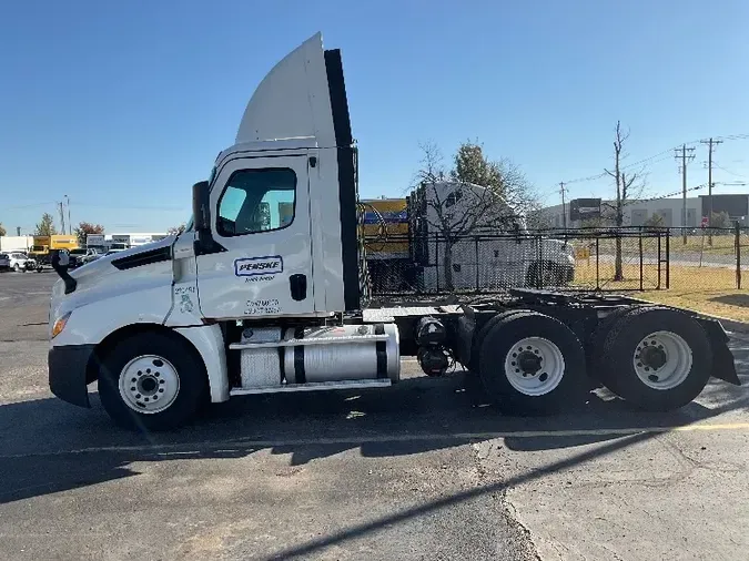 2019 Freightliner T12664ST