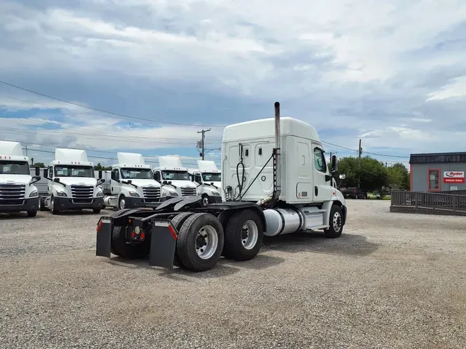 2020 FREIGHTLINER CASCADIA 113