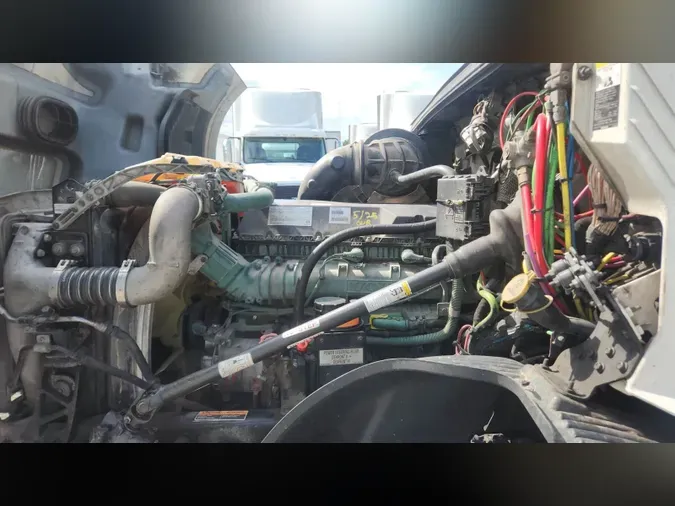 2019 Volvo VNL300