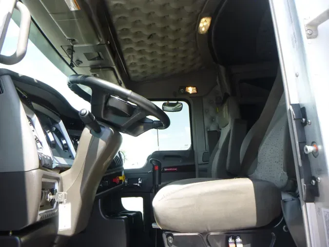 2023 Kenworth W900