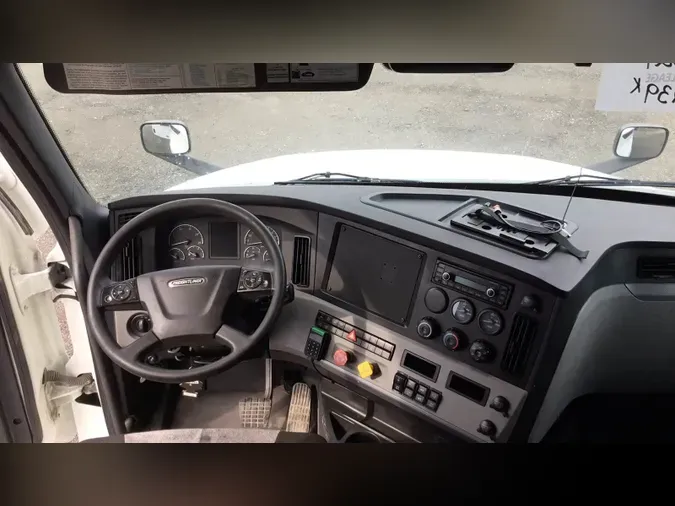 2021 Freightliner Cascadia 126