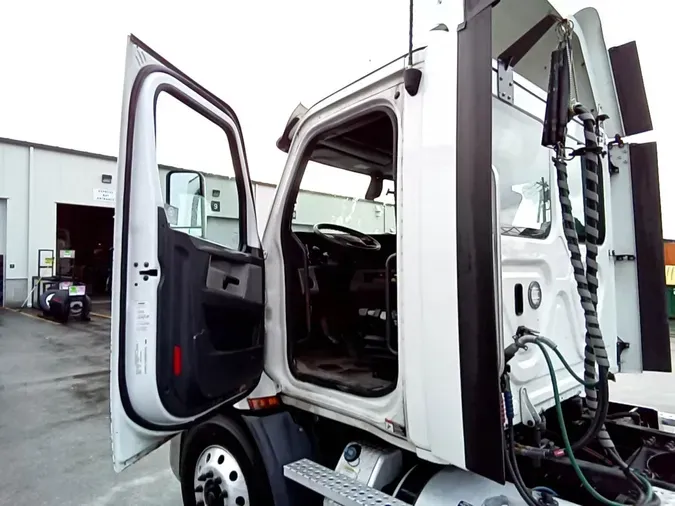 2020 Freightliner Cascadia 126