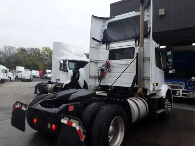 2019 VOLVO VNR42T 300