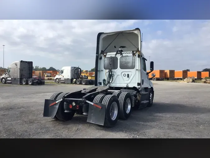 2020 Freightliner Cascadia 126e22f53976e2c9726268ff7b48f1d6832