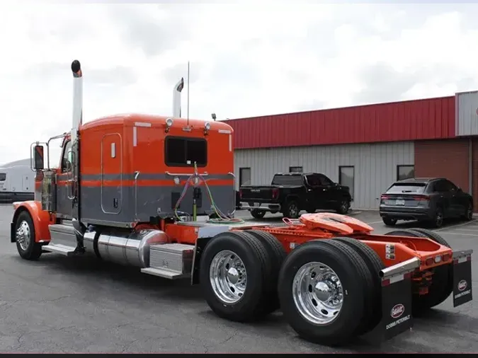 2027 PETERBILT 589