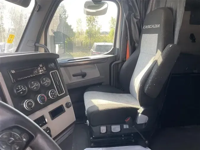 2019 FREIGHTLINER CA126