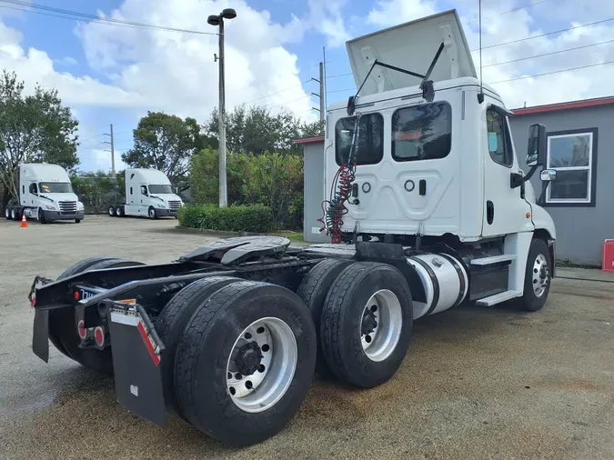 2018 FREIGHTLINER/MERCEDES CASCADIA 125