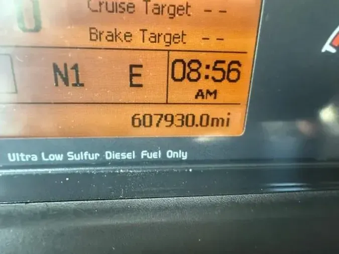 2016 Volvo VNL300e23b5ef736548b2893f147921cc503f7