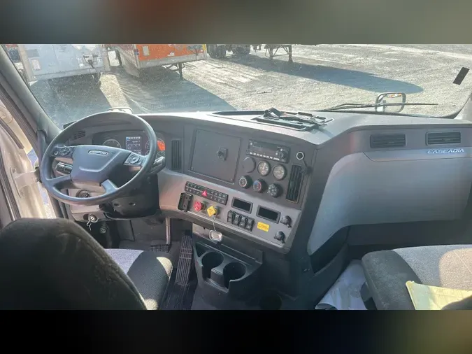 2021 Freightliner Cascadia 126