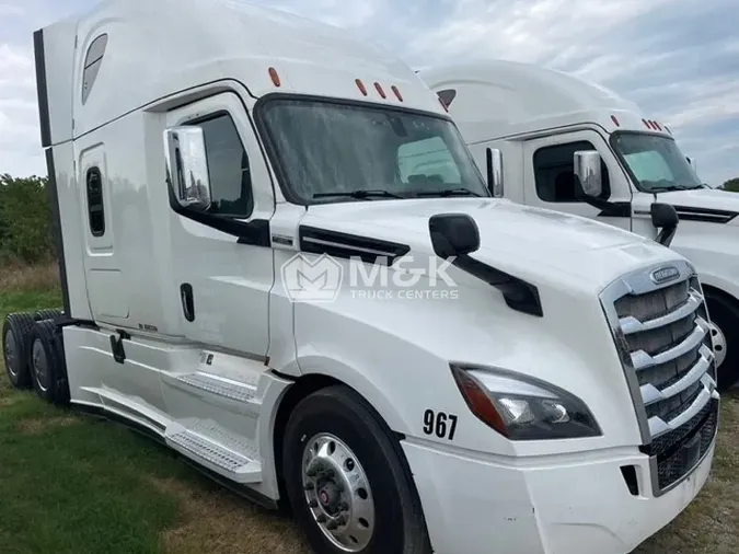 2019 FREIGHTLINER Cascadia 126