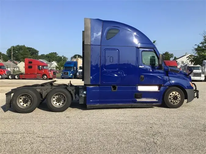 2021 FREIGHTLINER CA126