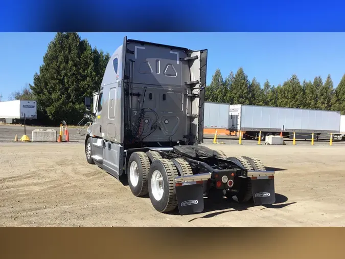 2021 Freightliner Cascadia 126