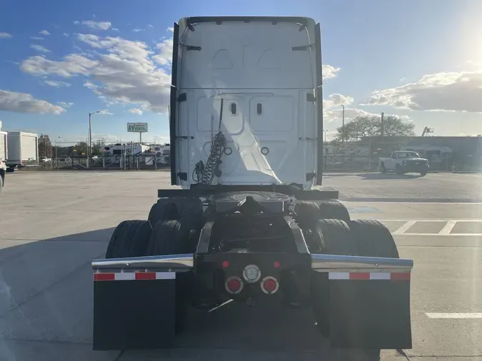 2019 Freightliner Cascadia 126