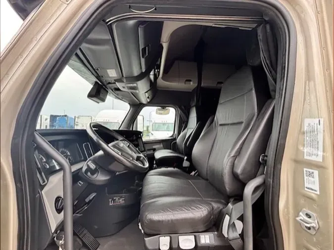 2022 Freightliner Cascadia 126