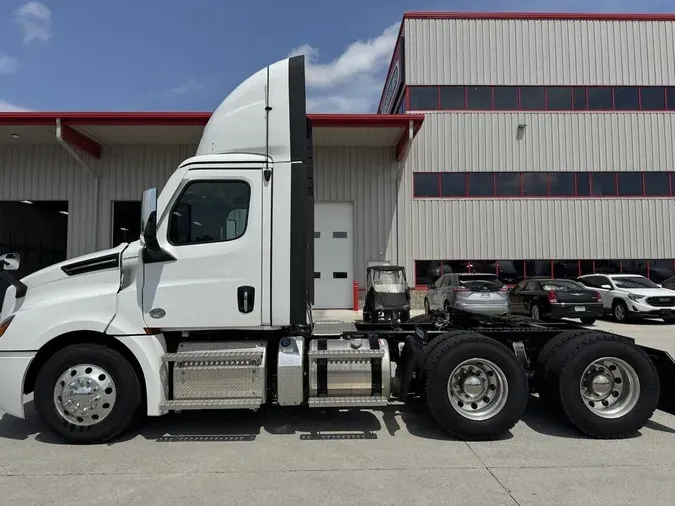 2024 Freightliner Cascadia&reg; Fifth Generation Day Cab 126" BBC