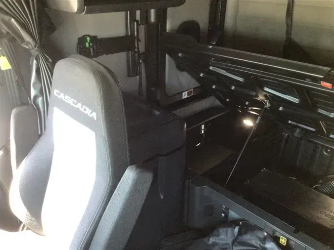 2020 FREIGHTLINER CA126