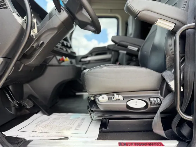 2023 Kenworth T680