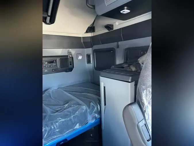 2026 MACK Pioneer 76" High Roof