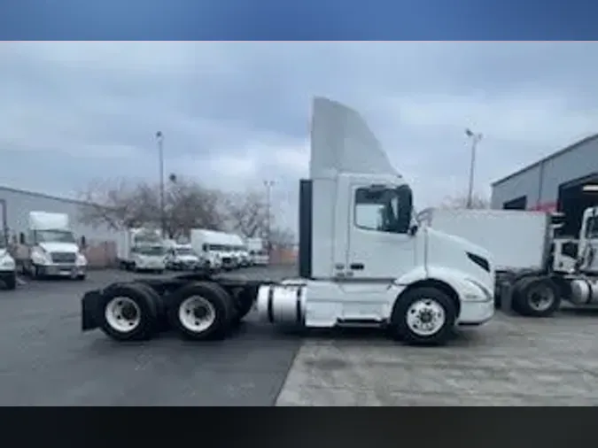 2018 VOLVO VNL64T-300