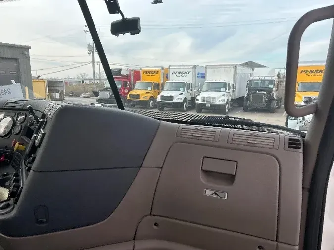 2018 Freightliner X12564ST