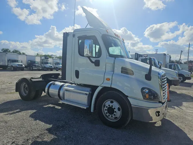 2020 FREIGHTLINER/MERCEDES CASCADIA 113