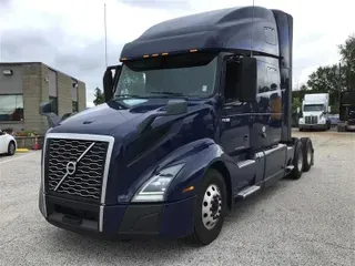 2021 VOLVO VNL760