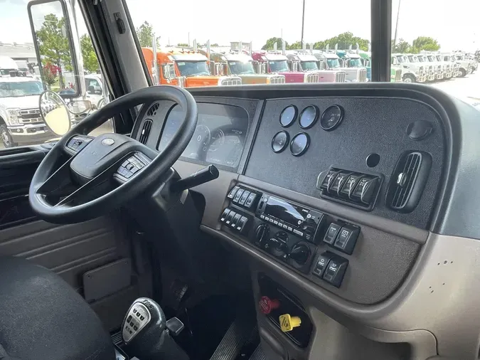 2023 Peterbilt 389